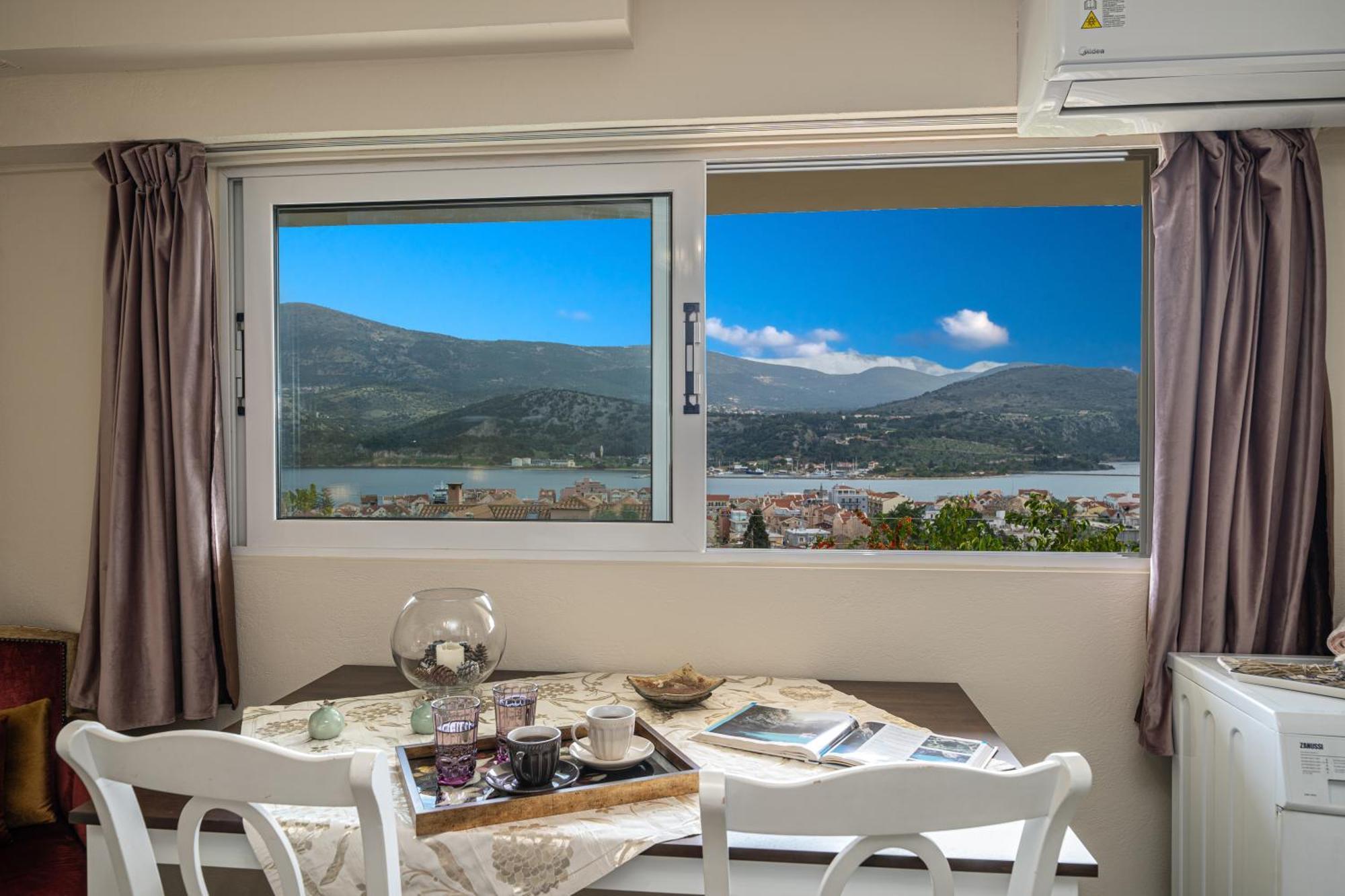 Aphrodite Superb Sea View Apartment 아르고스톨리온 외부 사진